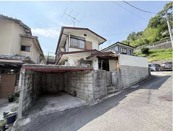 広島市東区馬木、中古一戸建ての駐車場画像です