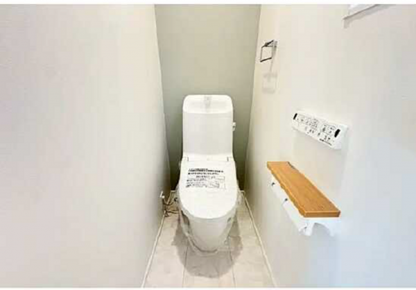 広島市南区宇品御幸、新築一戸建てのトイレ画像です