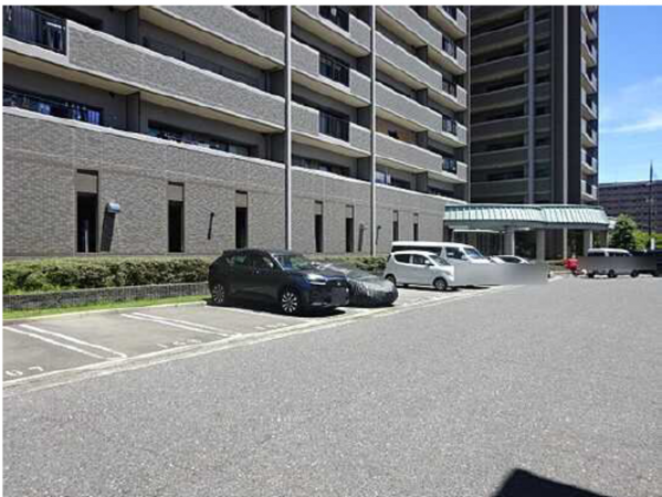 広島市西区草津南、マンションの駐車場画像です
