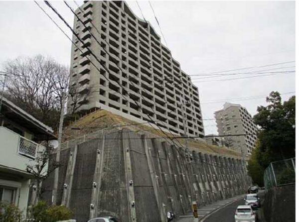 広島市西区井口台、マンションの外観画像です