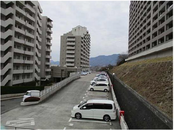 広島市西区井口台、マンションの駐車場画像です