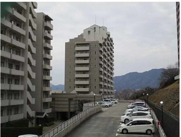 広島市西区井口台、マンションの駐車場画像です