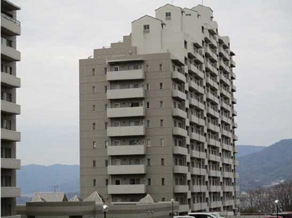 広島市西区井口台、マンションの外観画像です