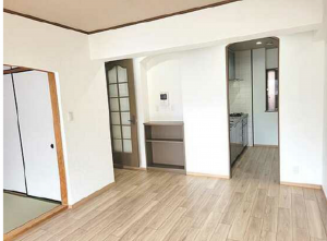 広島市東区戸坂出江、マンションの居間画像です
