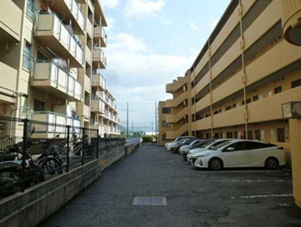 広島市中区吉島東、マンションの駐車場画像です