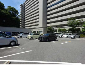 広島市南区元宇品町、マンションの駐車場画像です