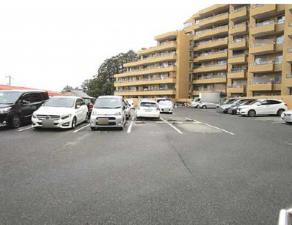 広島市東区戸坂くるめ木、マンションの駐車場画像です