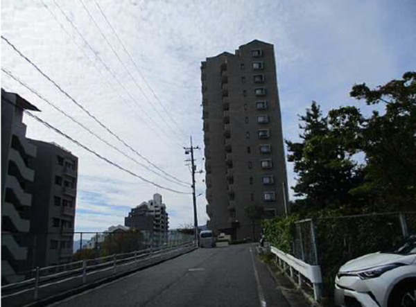 広島市西区井口台、マンションの外観画像です