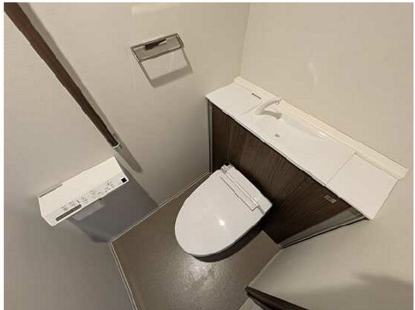 広島市中区十日市町、マンションのトイレ画像です