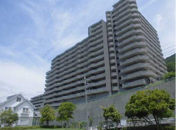 広島市西区井口台、マンションの外観画像です