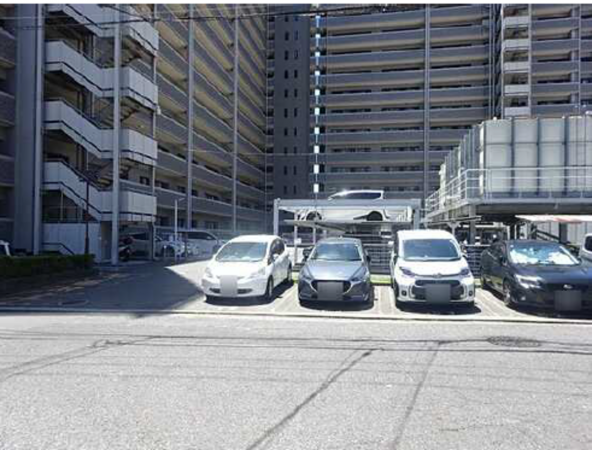 広島市西区草津南、マンションの駐車場画像です