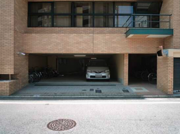 広島市南区大須賀町、マンションの駐車場画像です