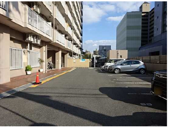 広島市南区宇品西、マンションの駐車場画像です