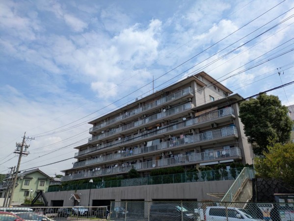 名古屋市緑区大高町、マンションの外観画像です