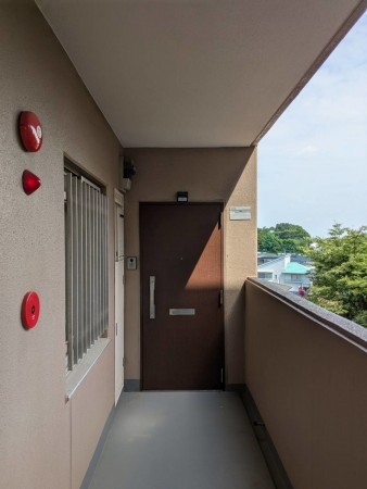 名古屋市緑区大高町、マンションの玄関画像です