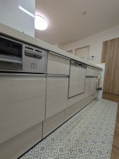 安城市浜富町、中古一戸建てのキッチン画像です