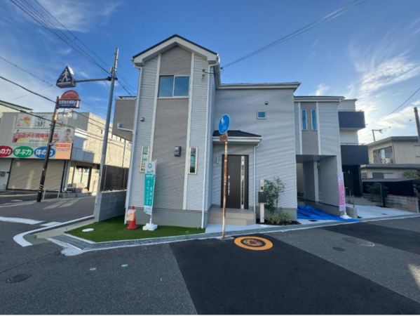 高槻市昭和台町、新築一戸建ての外観画像です