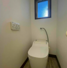 高槻市緑が丘、中古マンションのトイレ画像です