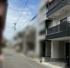 高槻市津之江町、中古一戸建ての前面道路を含む現地写真画像です
