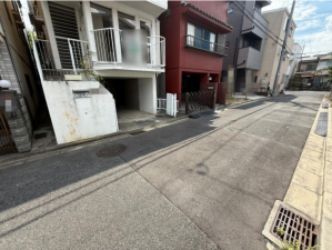高槻市津之江北町、中古一戸建ての前面道路を含む現地写真画像です