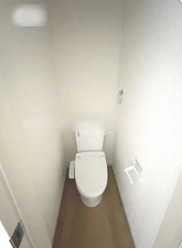 高槻市東五百住町、新築一戸建てのトイレ画像です