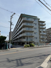 高槻市古曽部町、中古マンションの外観画像です