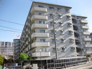 高槻市古曽部町、中古マンションの外観画像です