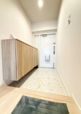 高槻市安満西の町、中古マンションの玄関画像です