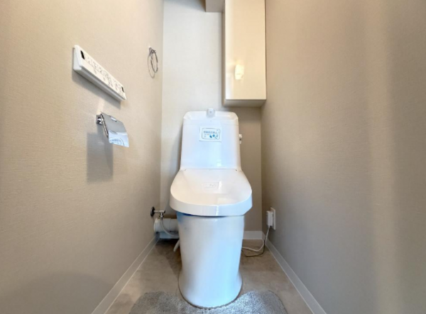 高槻市安満西の町、中古マンションのトイレ画像です