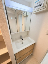 高槻市真上町、中古マンションの洗面画像です