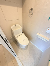 高槻市真上町、中古マンションのトイレ画像です