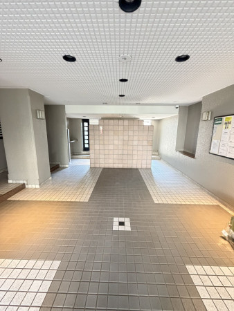 高槻市真上町、中古マンションのエントランス画像です