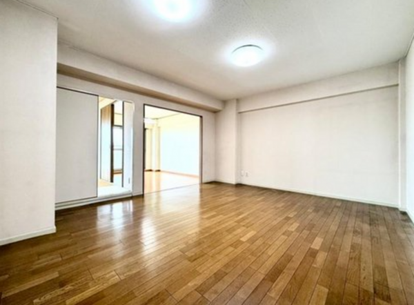 高槻市安満西の町、中古マンションの居間画像です