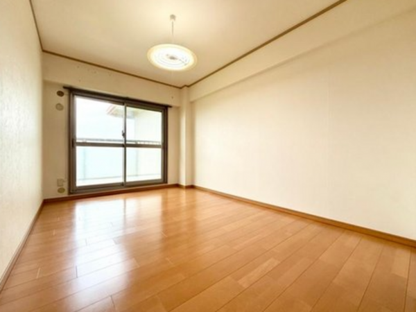 高槻市安満西の町、中古マンションの居間画像です
