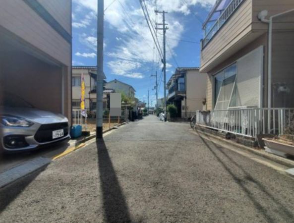 高槻市山手町、土地の前面道路を含む現地写真画像です