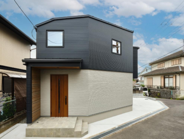 高槻市日吉台、中古一戸建ての外観画像です
