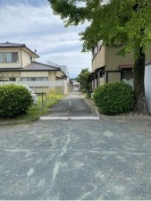 豊橋市東田仲の町、土地の前面道路を含む現地写真画像です
