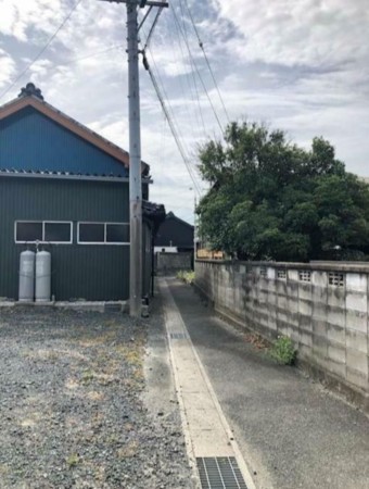 豊橋市杉山町、土地の前面道路を含む現地写真画像です