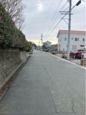 豊橋市西小鷹野、土地の前面道路を含む現地写真画像です