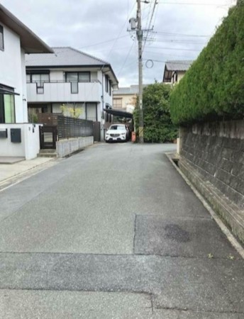 豊橋市西小鷹野、土地の前面道路を含む現地写真画像です