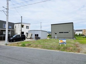 豊橋市牛川町、土地の前面道路を含む現地写真画像です