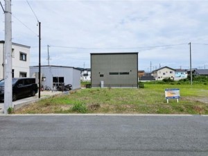 豊橋市牛川町、土地の前面道路を含む現地写真画像です