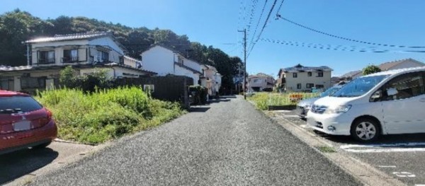 豊橋市緑ケ丘、土地の前面道路を含む現地写真画像です
