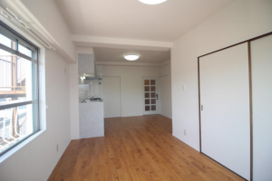 豊橋市船町、マンションの居間画像です