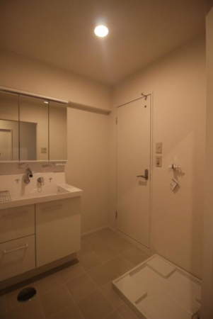 豊橋市船町、マンションの洗面画像です