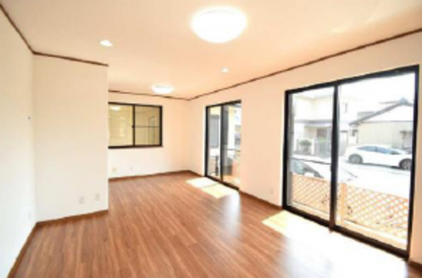 豊橋市春日町、中古一戸建ての居間画像です