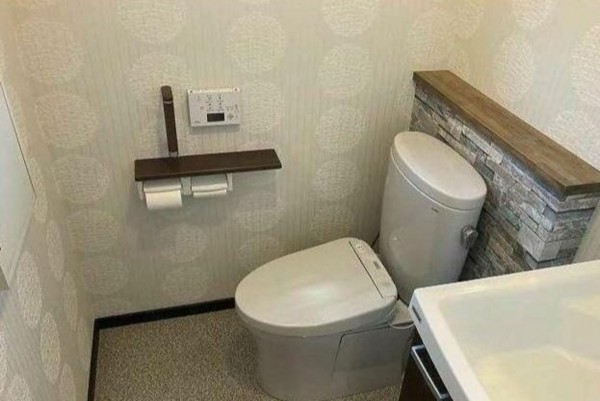 豊橋市平川本町、中古一戸建てのトイレ画像です