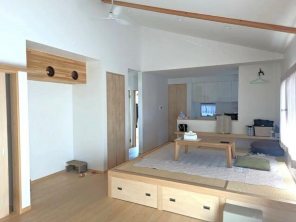 豊橋市大岩町、中古一戸建ての居間画像です