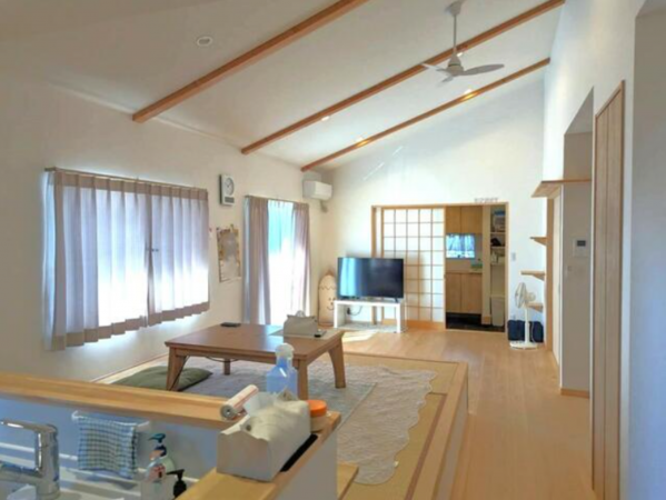 豊橋市大岩町、中古一戸建ての居間画像です