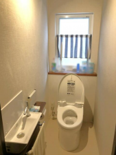 豊橋市飯村町、中古一戸建てのトイレ画像です